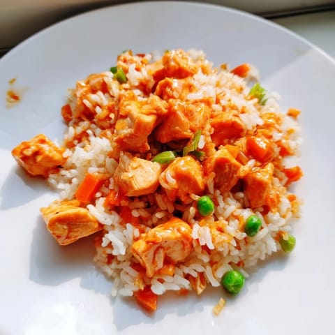 Fragrant butter chicken fried rice served hot, garnished with fresh green onions for a colorful and comforting weeknight meal.